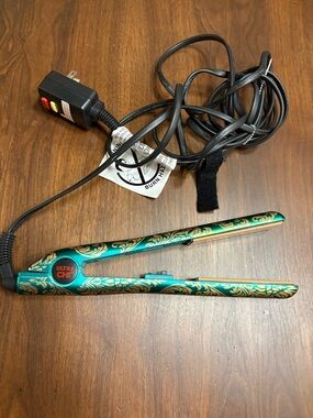 CHI TOURMALINE CERAMIC Hairstyling Iron 1" Green and Gold EUC